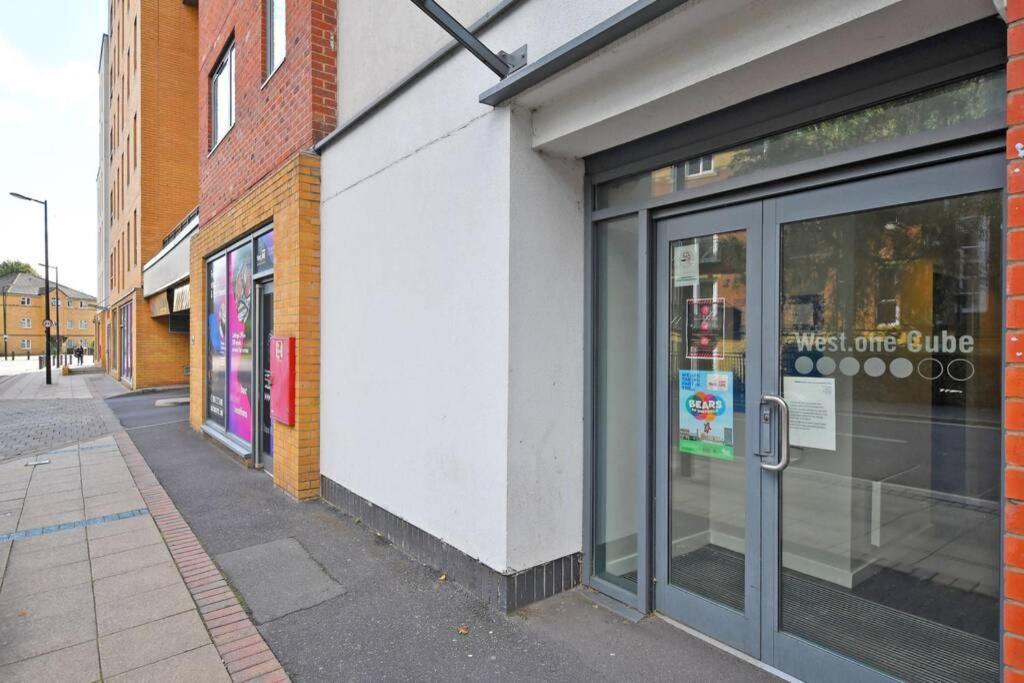 Modern, City Centre, Studio Apartment With Free Wifi, Gym Access, Netflix - West One Sheffield Bagian luar foto