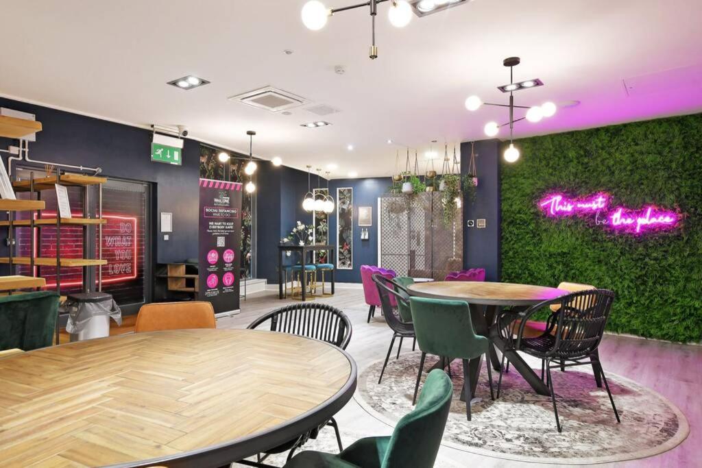 Modern, City Centre, Studio Apartment With Free Wifi, Gym Access, Netflix - West One Sheffield Bagian luar foto
