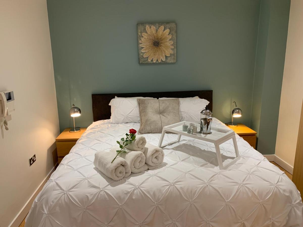 Modern, City Centre, Studio Apartment With Free Wifi, Gym Access, Netflix - West One Sheffield Bagian luar foto